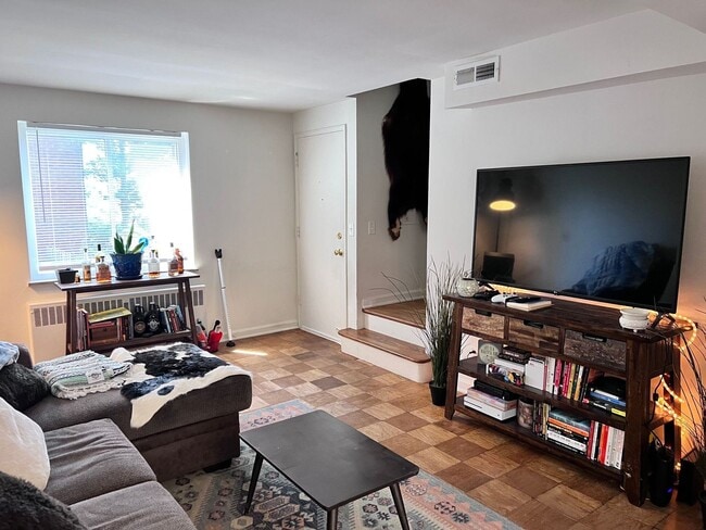 Building Photo - 2617 Madison Rd