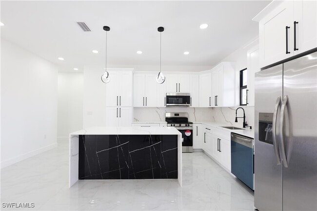 Building Photo - 2933 20th St SW