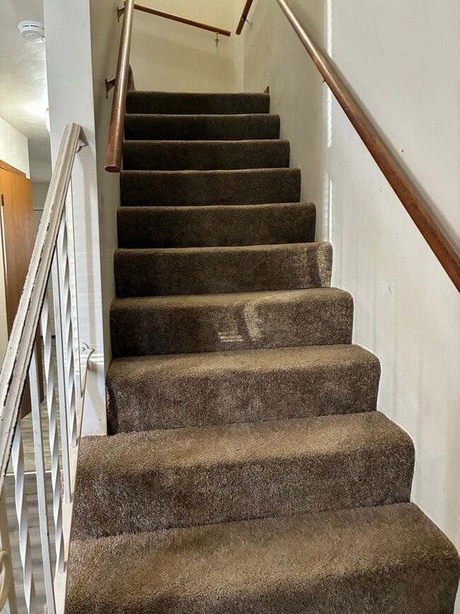 Building Photo - Two Bedroom Townhouse