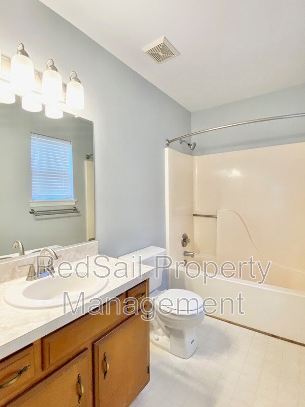 Building Photo - 926 Woodcreek Dr