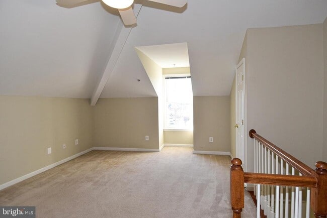 Building Photo - 2400 N Greenbrier Ct