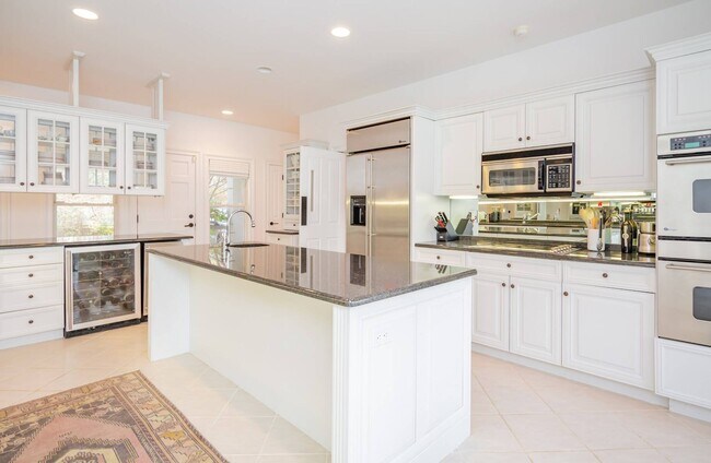 Building Photo - 15 S Hill St