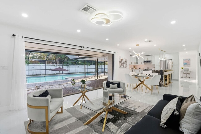 Primary Photo - 208 Erie Dr