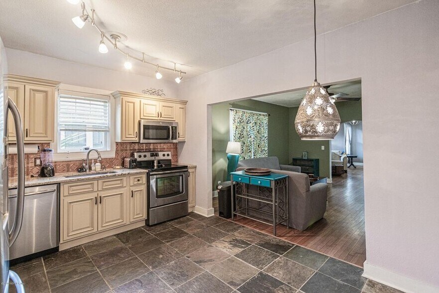 Kitchen Nook - 809 Acosta Street