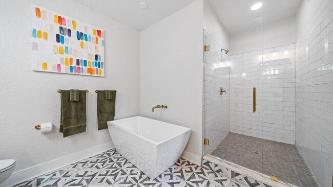 Building Photo - 1007 E Comanche Ave