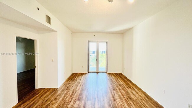 Building Photo - 1203 Town Center Dr
