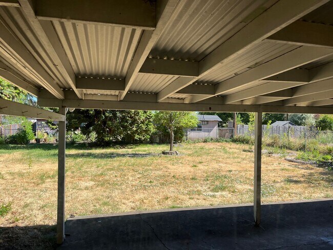 Building Photo - New flooring, New Paint. Garage & Carport
