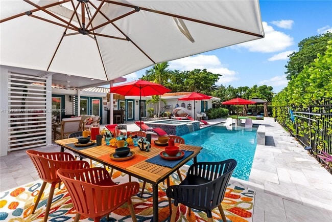 Building Photo - 2600 NE 15th St