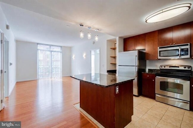 Building Photo - 155 Potomac Passage
