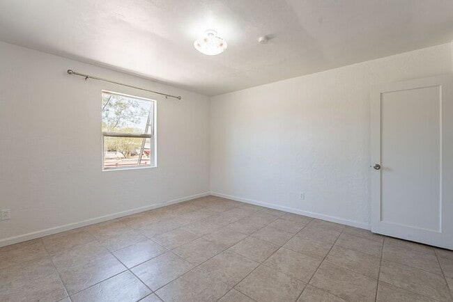Building Photo - Desert Light & Outdoor Living – Tucson 2 B...