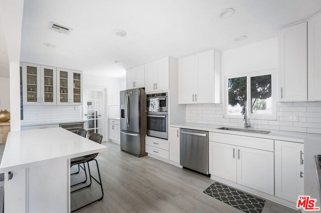 Building Photo - 612 Luton Dr