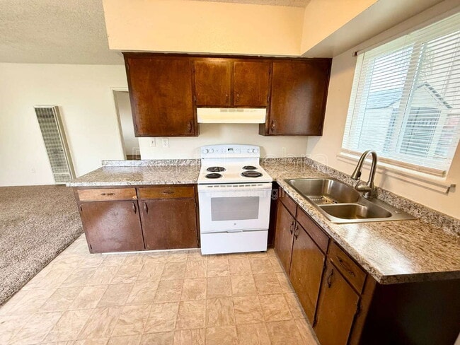 Building Photo - 1248 W 19th St