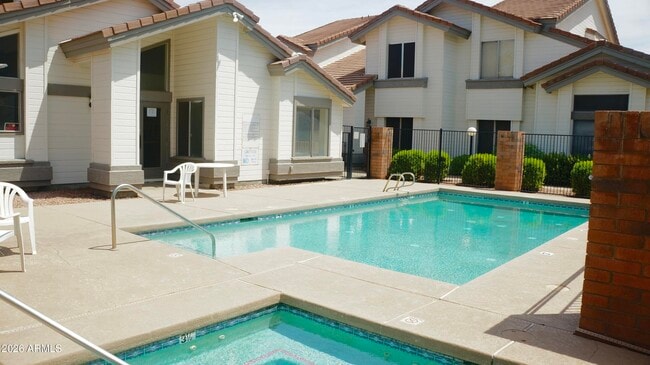 Building Photo - 2201 N Comanche Dr
