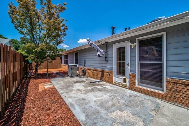 Building Photo - 215 Arbor Wy