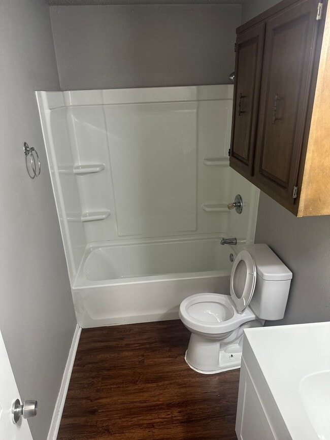 Building Photo - 2-Bedroom, 1-Bathroom Unit @ Rolling Oaks 4-Plex - Water Bill Included