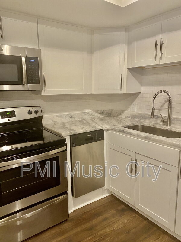 Building Photo - 2126B Burns St