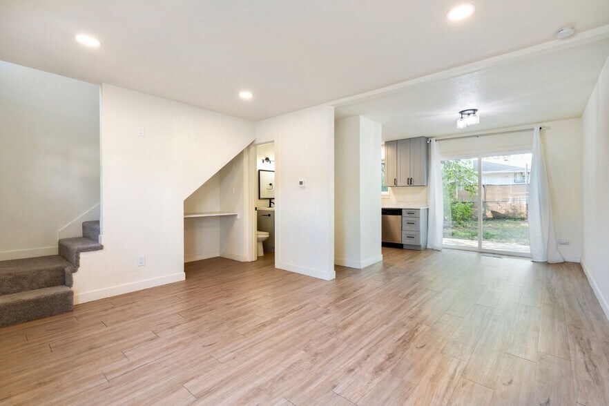 Building Photo - 1624 Banyan Dr