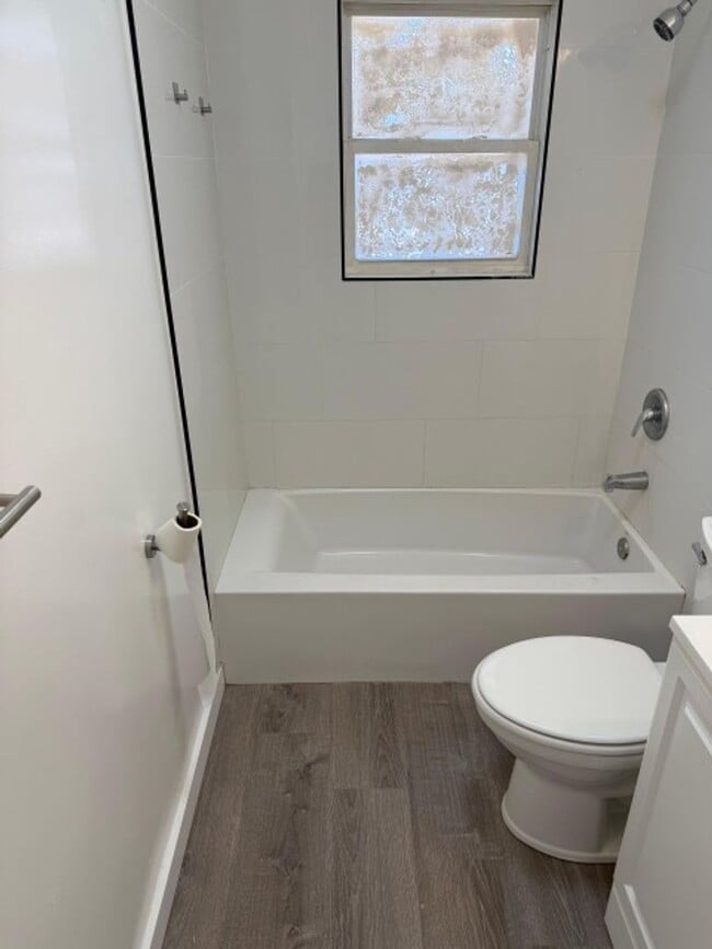 Building Photo - Beautiful 3 bedroom