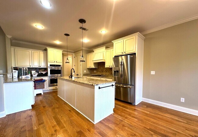 Building Photo - 5 Bedroom /4 Bath House in LAKELAND!!!