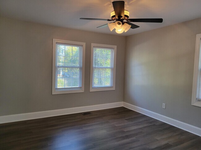 Building Photo - 1372 Creech Dr