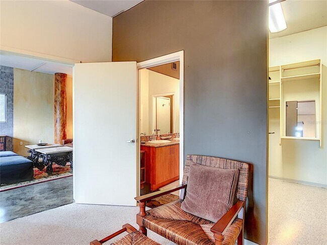 Building Photo - 10 N Summerlin Ave