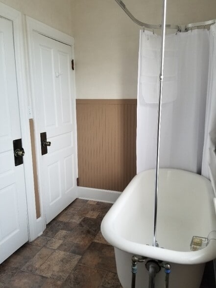 Building Photo - 604 Hummel Ave