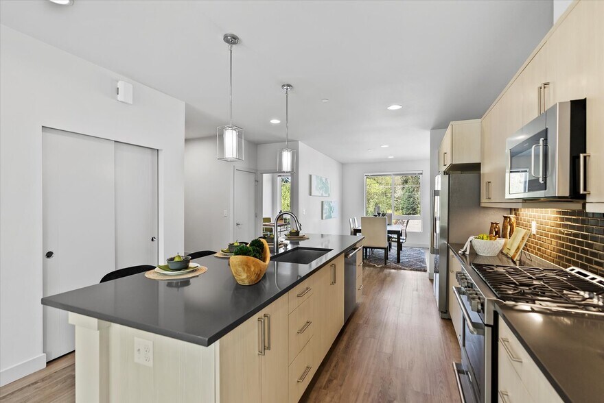 Building Photo - 17905 35th Ave SE