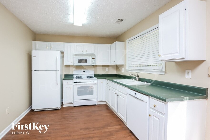 Building Photo - 3710 Wake Robin Way