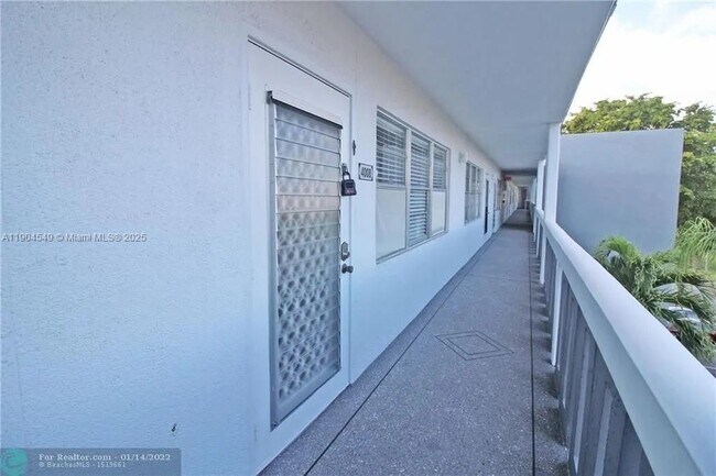 Building Photo - 4008 Berkshire A