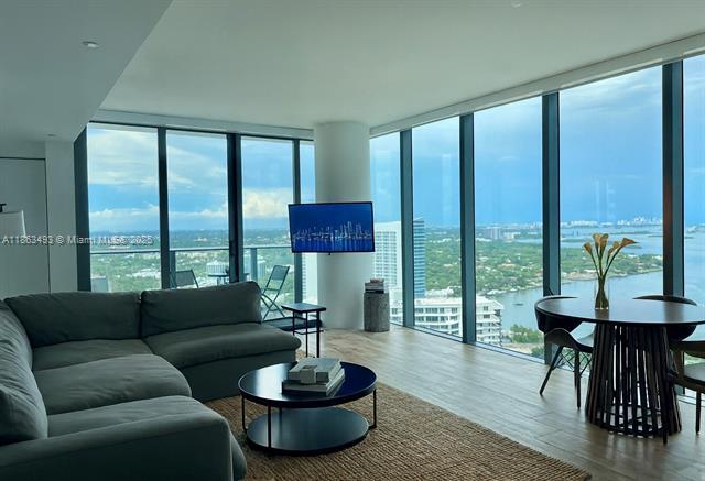 Building Photo - 650 NE 32nd St