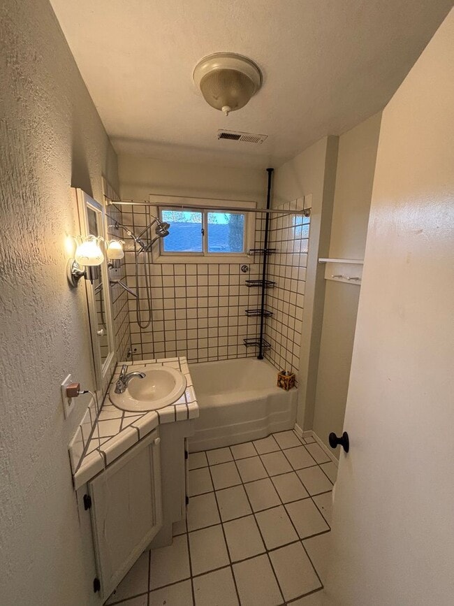 Building Photo - House: 2 Bedroom / 1 Bathroom - Auburn (COMING SOON!!)