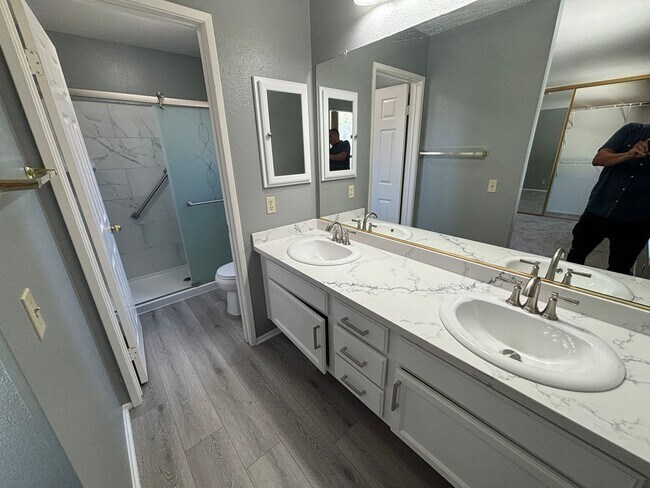 Building Photo - 3-Bedroom Home with Sun Room, Solar, and B...
