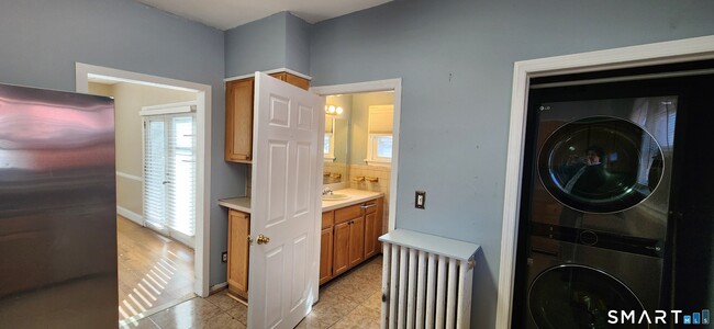 Building Photo - 52 Davis St