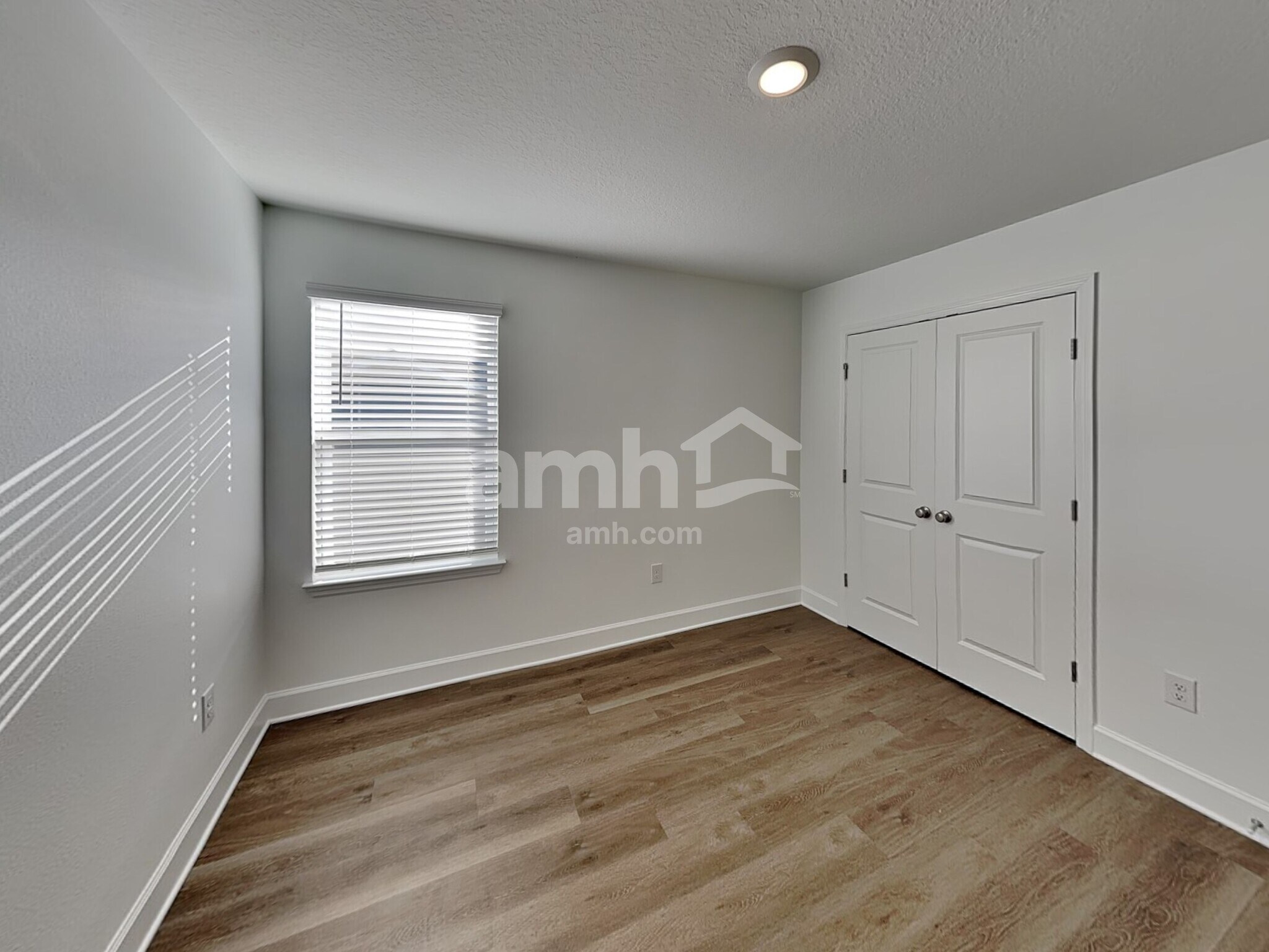 Building Photo - 2908 20th Ave W