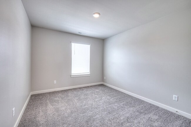 Building Photo - 531 Swanholme Dr