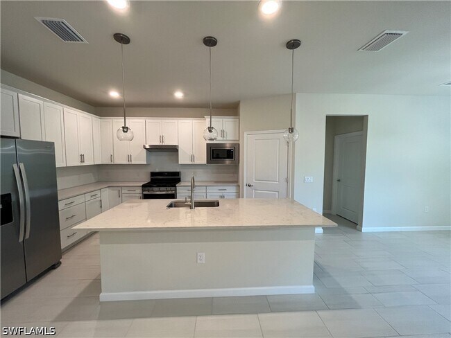 Building Photo - 2122 Yellowfin Cir