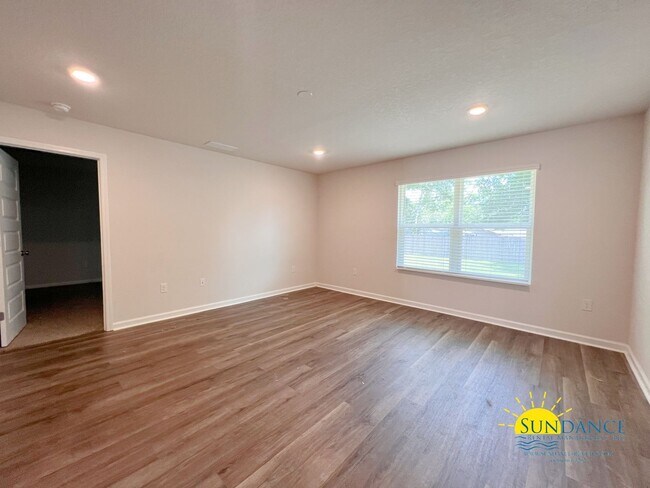 Building Photo - 5374 Wyndell Cir