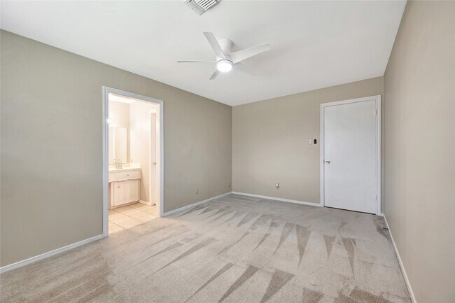 Building Photo - 847 Carlingford Ln