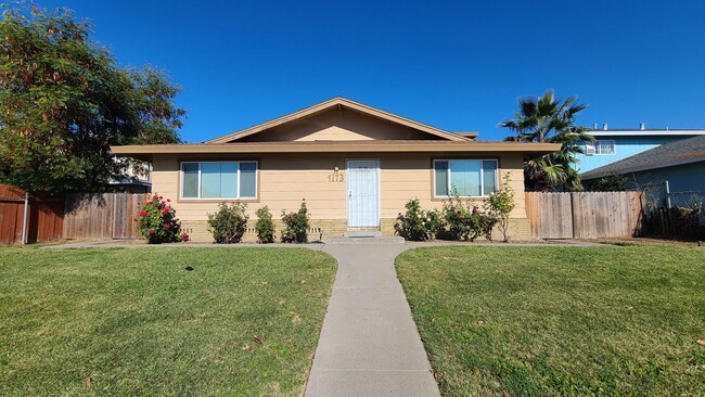 Primary Photo - 2BD / 1BTH 1 STORY UNIT AVAILABLE W/ GARAGE!