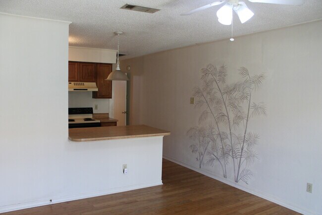 Building Photo - 4638 Pontchartrain Drive