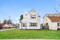 Building Photo - 501 E Irvington Ave
