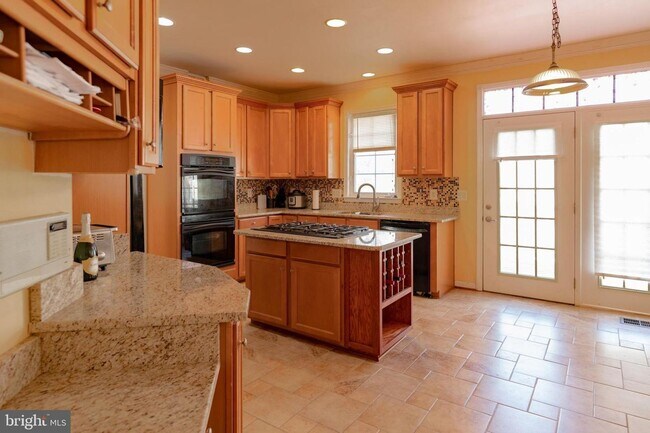 Building Photo - Luxury living in Lorton Valley