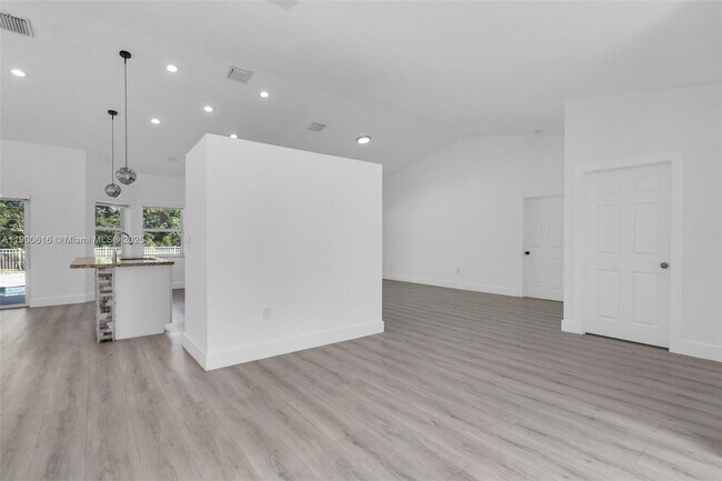 Building Photo - 425 SW 198th Terrace