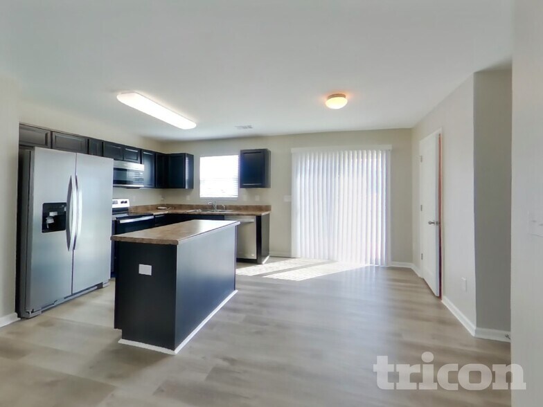 Building Photo - 1868 Belle Arbor Dr