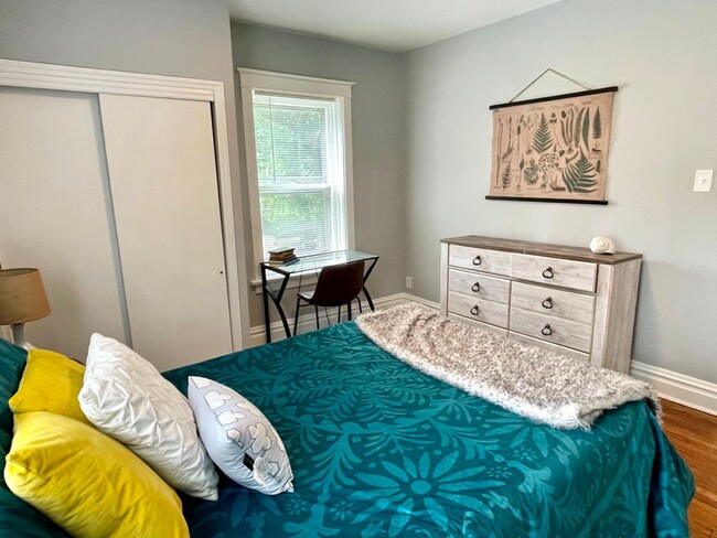 Building Photo - 4560 Flad Ave