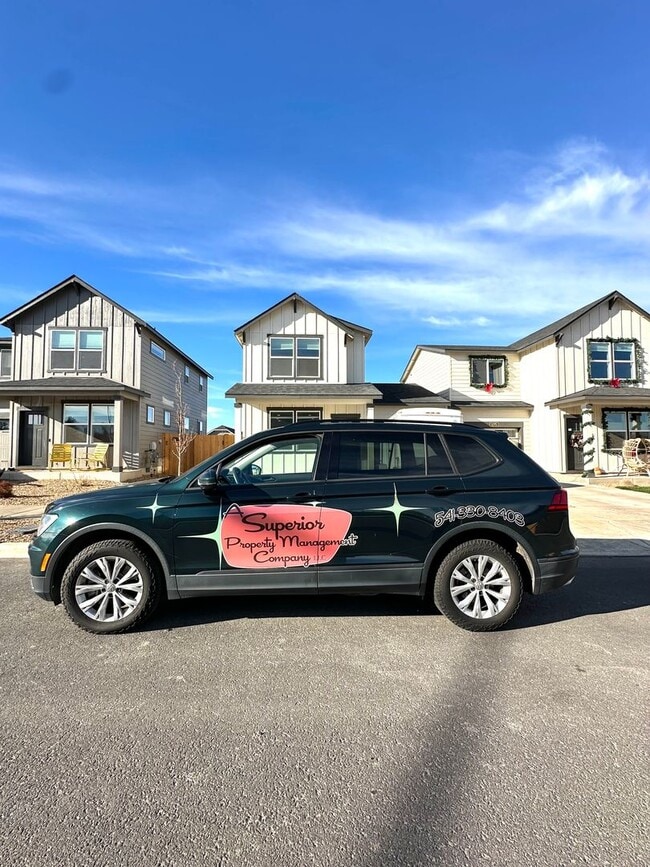 Building Photo - Bright & Modern in NW Redmond