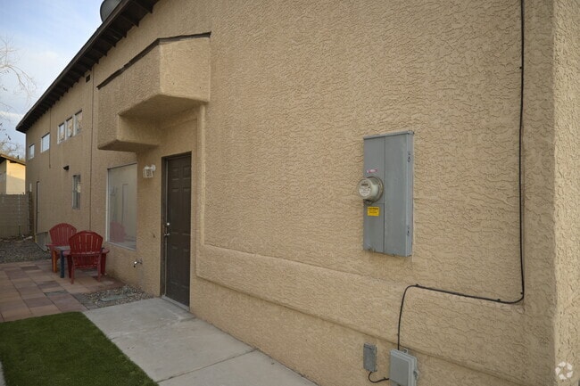 Building Photo - 419 S Tonopah Dr