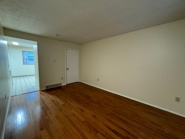 Building Photo - 84 W 9th Ave