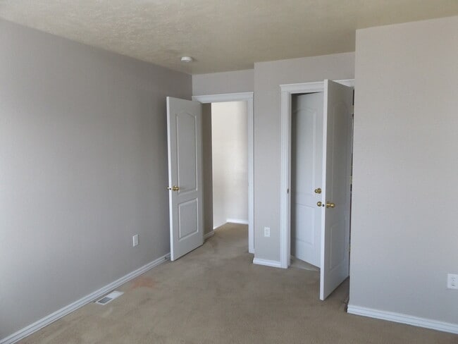Building Photo - Beautiful Open Floor Plan Featuring Two Be...