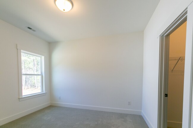 Building Photo - Stunning home in The Parks at Meadowview!